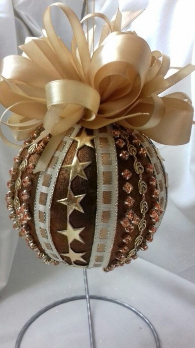 Варианты декора елочных шаров