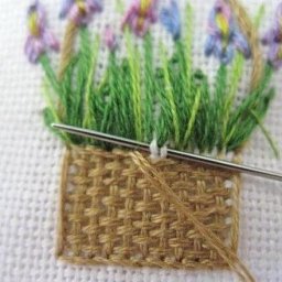 Вышитая корзинка  с цветами