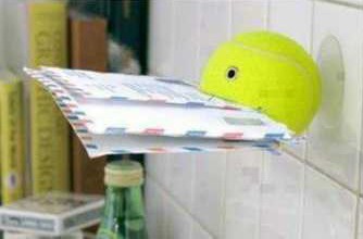 Функциональный держатель из ненужного теннисного мячика Функциональный держатель из ненужного теннисного мячика