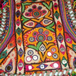 Индийская вышивка с зеркалами шиша