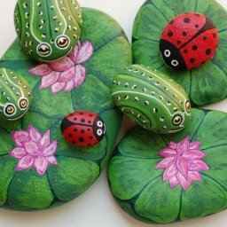 ​Как украсить дачу камнями