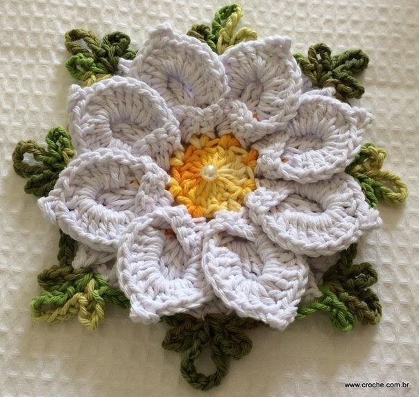 ​Вязаный прекрасный цветок