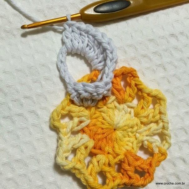 ​Вязаный прекрасный цветок