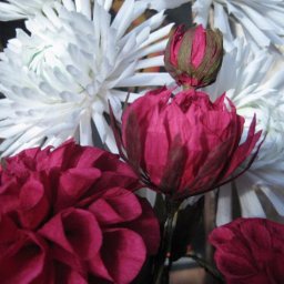 Прекрасный георгин из бумаги