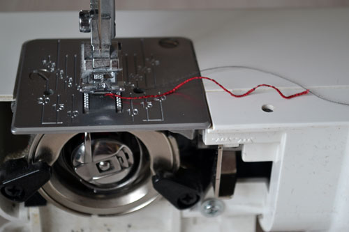 Нитка-резинка для выполнения сборки