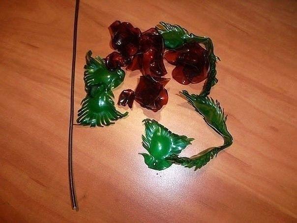 Розы из пластиковых бутылок: красивее только живые
