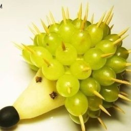 ​Ёжик из винограда