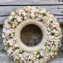 Декоративные весенние веночки с миниатюрными цветами