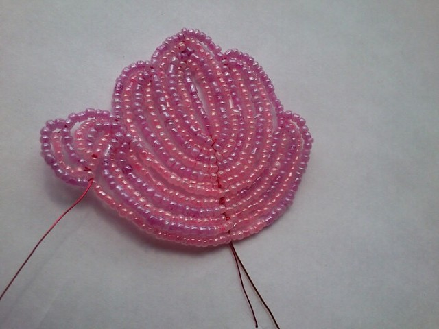Красивый цветочек из бисера