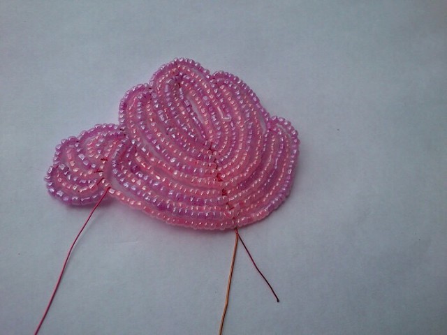 Красивый цветочек из бисера