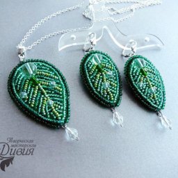 Изготавливаем из бисера сережки-листики "Летняя свежесть"
