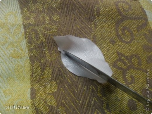 Лилия из атласных лент: мастер-класс