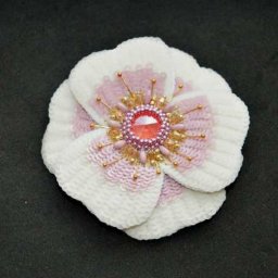 ​Нежность и красота броши в виде цветка