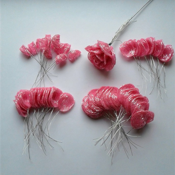 ​Нежные розы из бисера