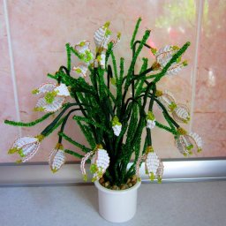 Плетение цветка в горшке из бисера