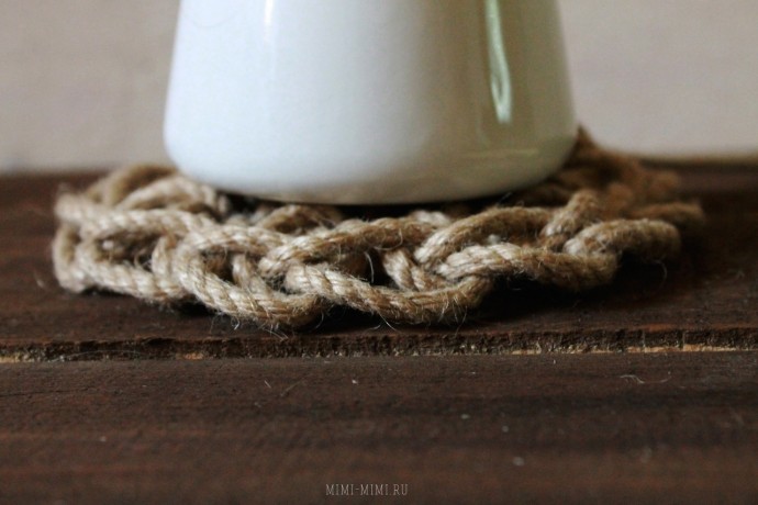 Вязание на руках: подставка