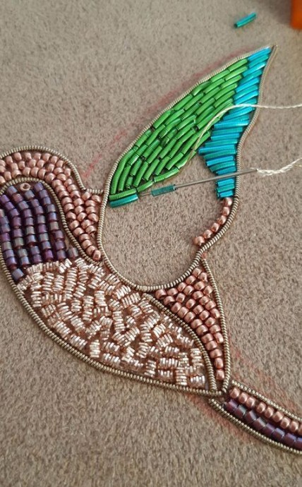 Замечательная брошь-птичка