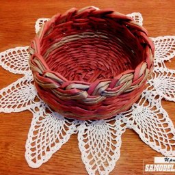 ​Конфетница из газетных трубочек