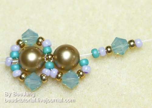 ​Браслет с крупными золотыми бусинами