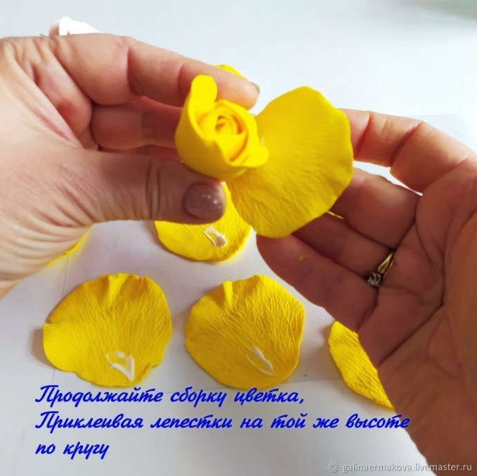 Роза из зефирной полимерной глины