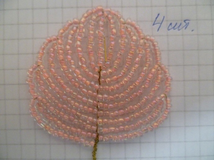 ​Нежная роза из бисера