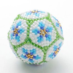 ​Узорчатые шарики из бисера