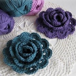 ​Чудесная розочка крючком
