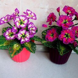 Цветочки в горшочках из бисера