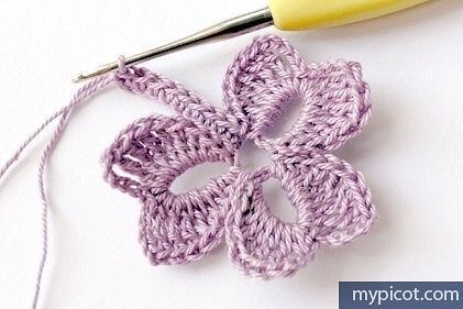 Цветочный узок крючком
