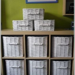 Как облагородить картонные коробки бумажными трубочками