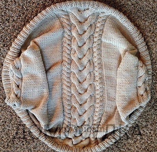 Красивый вязаный шраг от Melissa Schaschwary выполнен спицами узором из кос