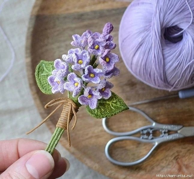 Веточка сирени крючком
