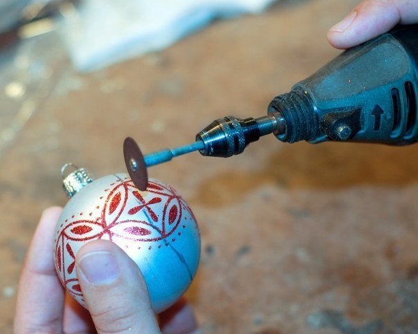 Новогодняя композиция в ёлочном шаре