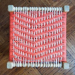 ​Обновляем сидушку табурета