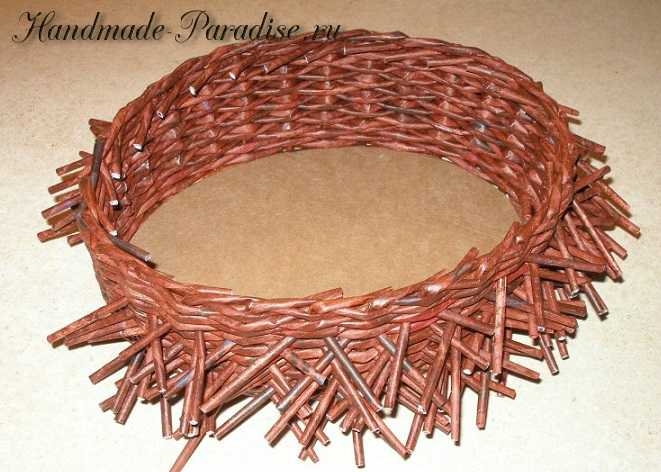 Плетение ежика из газетных трубочек