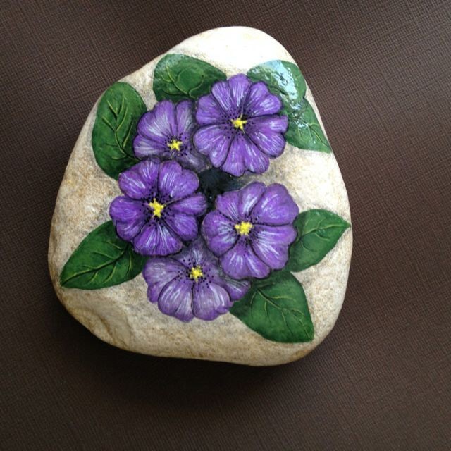​Рисуем на камнях цветы