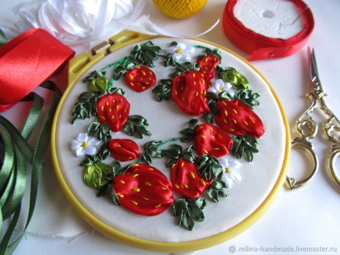 Вышивка клубники атласными лентами Вышивка клубники атласными лентами