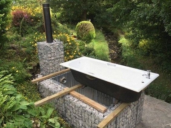 Ванна с подогревом на габионах своими руками