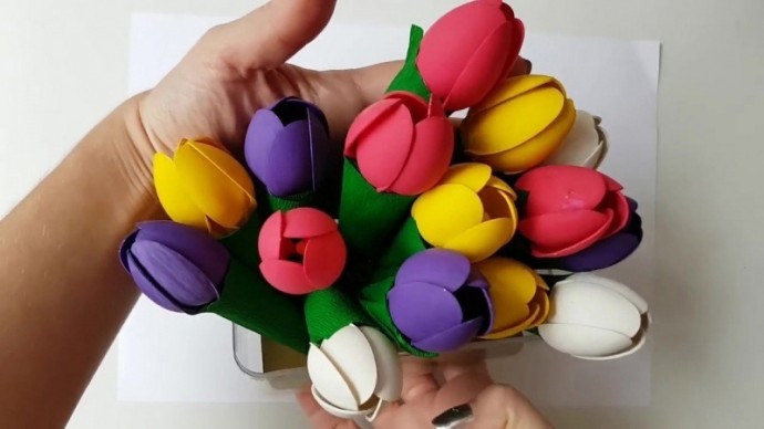 ​Весенние тюльпаны из пластиковых одноразовых ложек