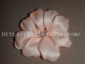 ​Вышивка лентами розы