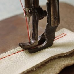 Как выбрать машину для шитья кожи