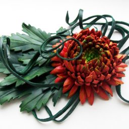 ​Неувядающий цветок-брошь