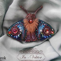 Брошка мотылёк из бисера
