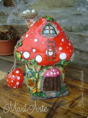 Домик из канистры