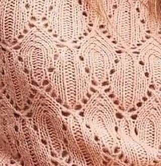 ​Нежный пуловер с ажурным узором