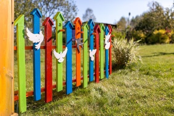 ​Оригинальное украшение заборов