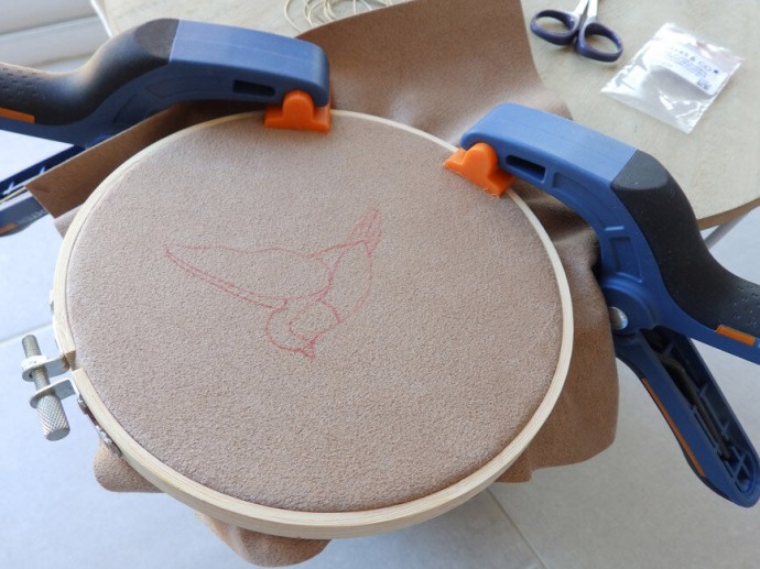 Замечательная брошь-птичка