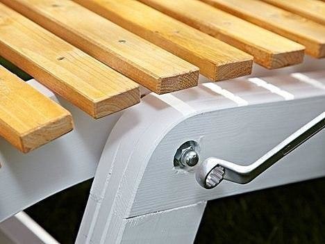 Дачный лежак: красивее покупного