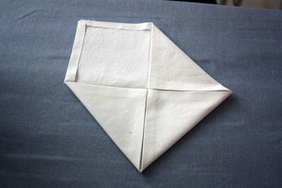 Изумительной красоты подушка с объемными элементами