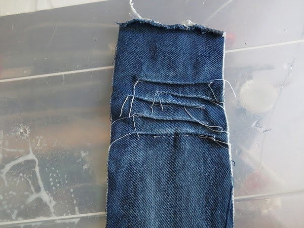 ​Как сделать потёрстости на джинсах: мастер-класс